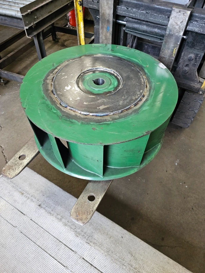 Green industrial bearing housing with a central bearing